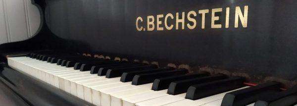 Agnès accorde aussi les Bechstein à queue, un piano allemand de prestige